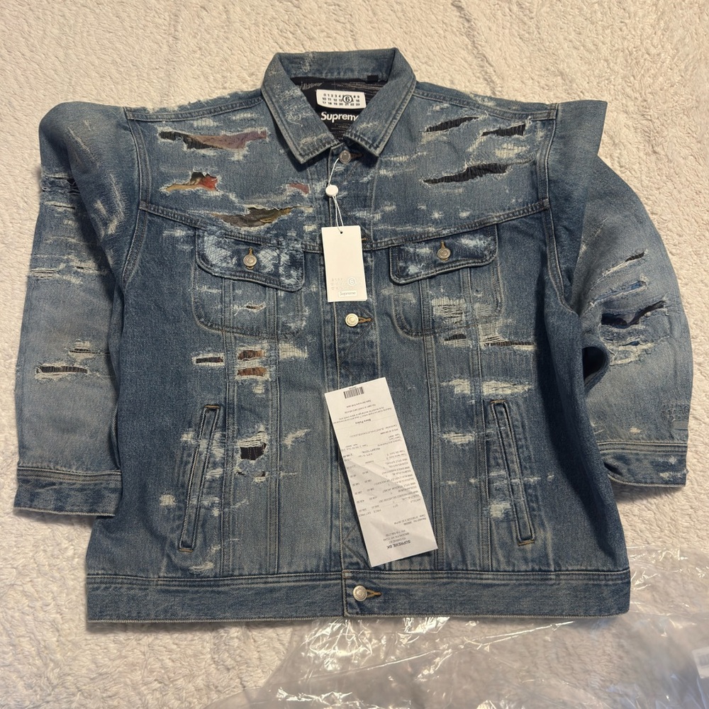 Supreme MM6 Maison Margiela
Distressed Selvedge Denim Trucker
Jacket